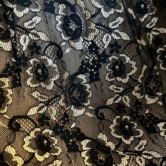 Woman’s midi length dress - Picture 4 of 4